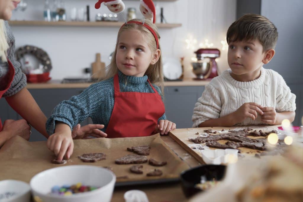kids christmas baking